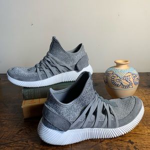 Wild Diva Women’s Shoes 🔥 Size 7.5 (Grey)